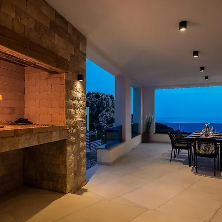 Sarah ヴィラ Bast