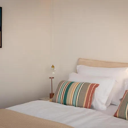 Sarah ヴィラ Bast