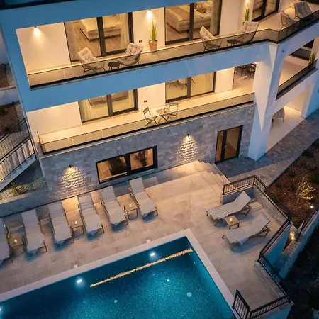 Sarah ヴィラ Bast