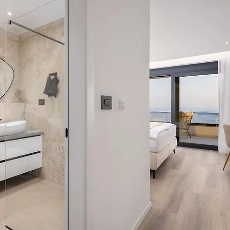 Sarah ヴィラ Bast