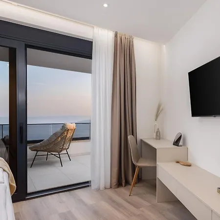 Sarah ヴィラ Bast