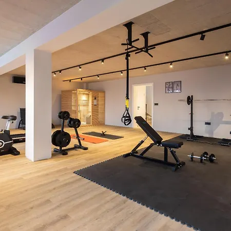 Sarah ヴィラ Bast